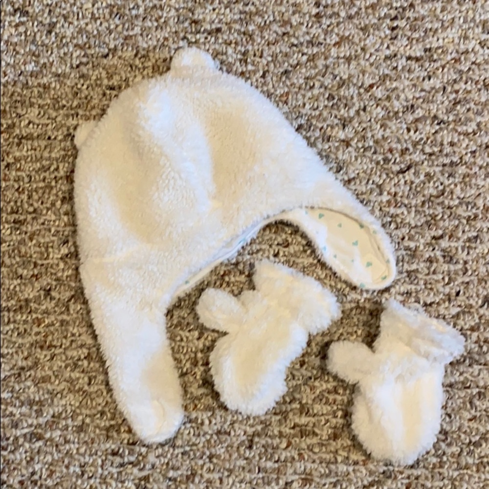 Carter’s Hat and Glove Set